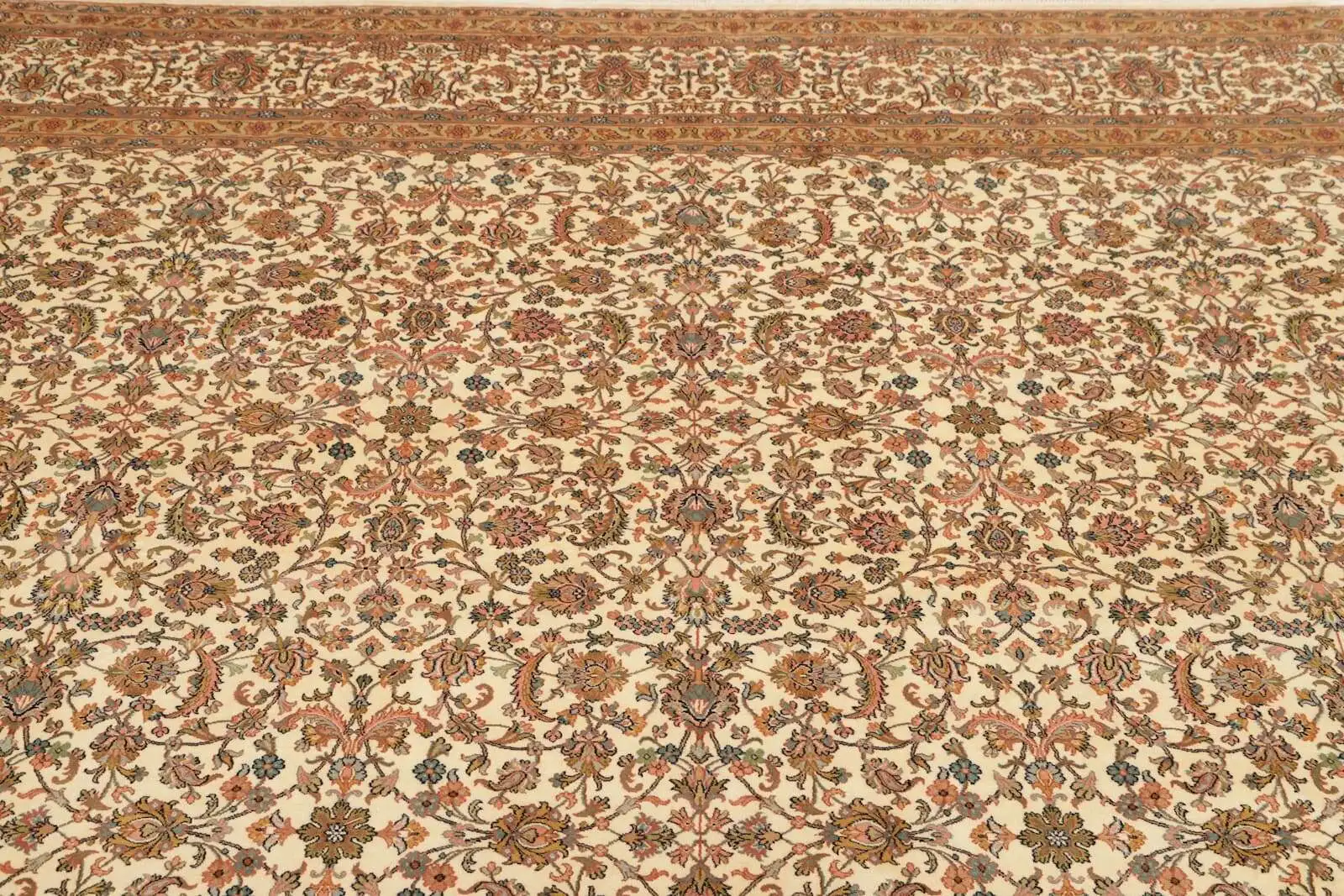 Teppich Kashmir Seide 24/24 Knüpfung 277x371 cm