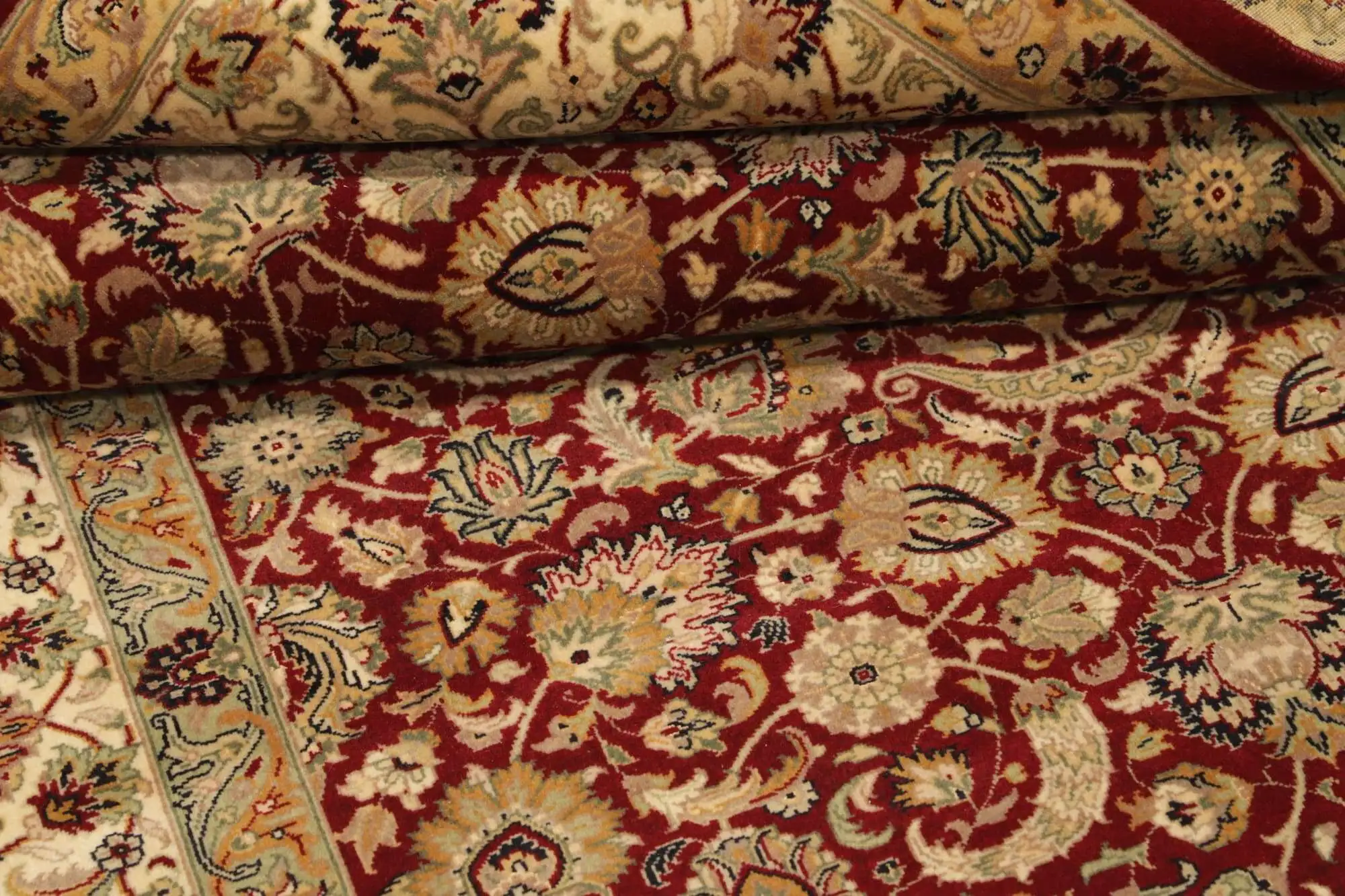 Die Teppichfarben werden je nach Blickwinkel unterschiedlich wahrgenommen.